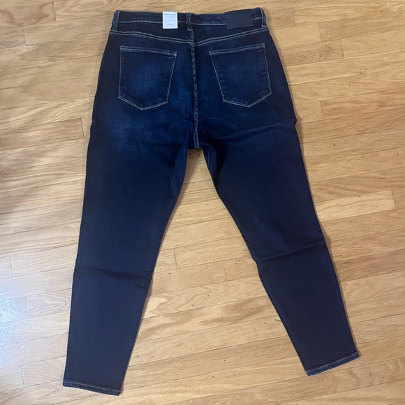 Lucky Brand High Rise Curvy Jeans - Picture 5 of 5